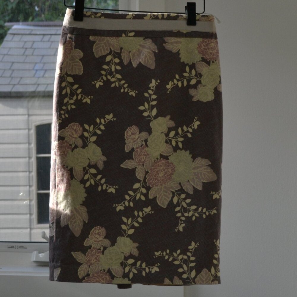Cotton pencil  skirt size 8 elegant and sleek design